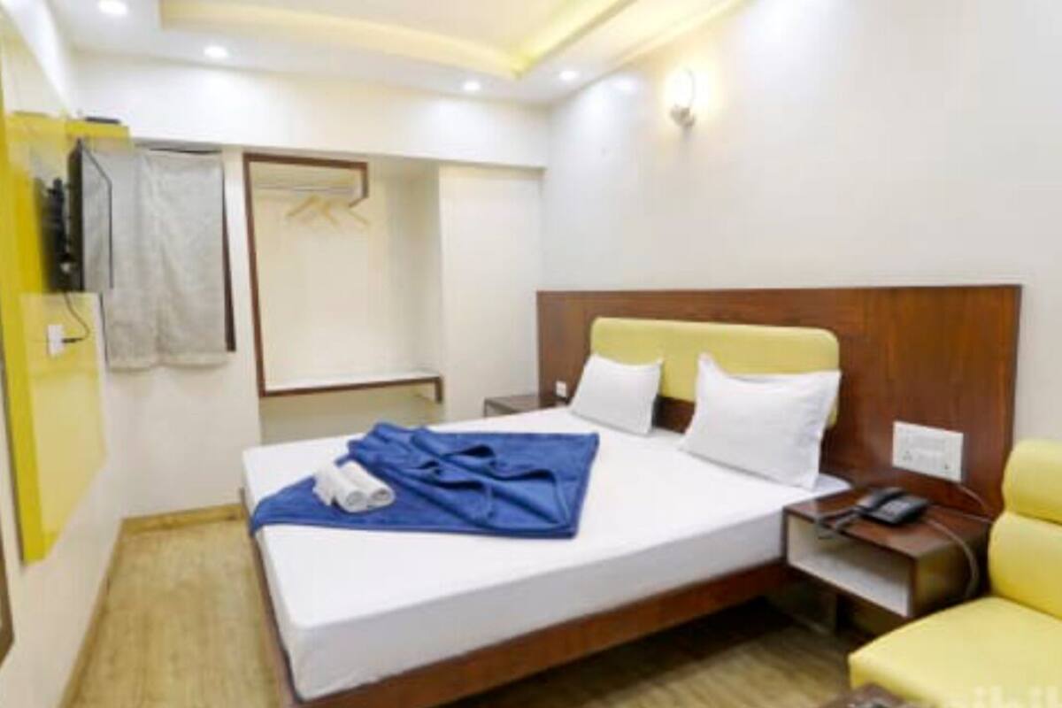 Egyptian cotton sheets, premium bedding, rollaway beds, free WiFi