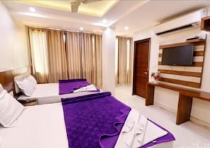Egyptian cotton sheets, premium bedding, rollaway beds, free WiFi