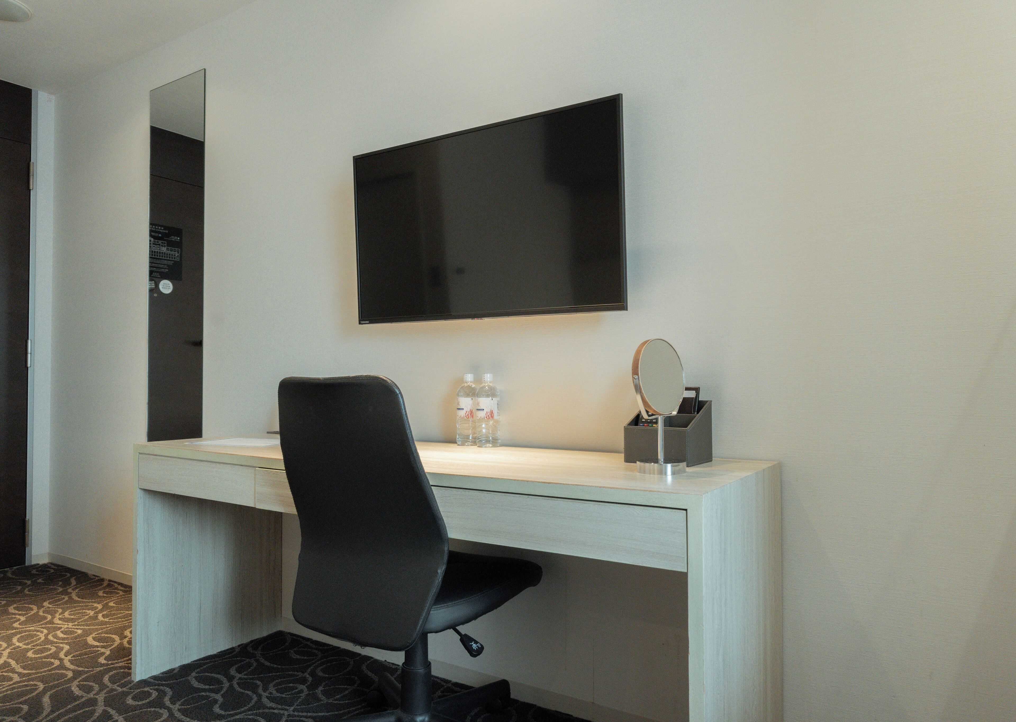 club twin room with club lounge access, non smoking | 1 bedroom, premium bedding, down duvets, blackout curtains