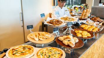 Tägliches Frühstücksbuffet gegen Gebühr