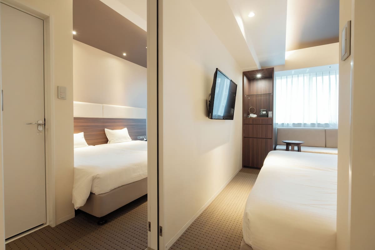 Quarto, para não fumantes, quartos conectados | Roupas de cama premium, edredons de pluma, cortinas blackout