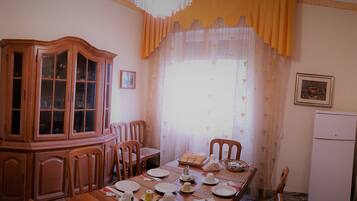 Tägliches inbegriffenes Frühstücksbuffet