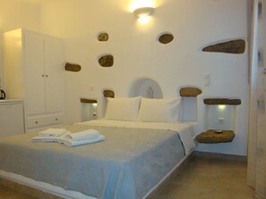 ダブルルーム | アイロン / アイロン台、WiFi (無料)、ベッドシーツ