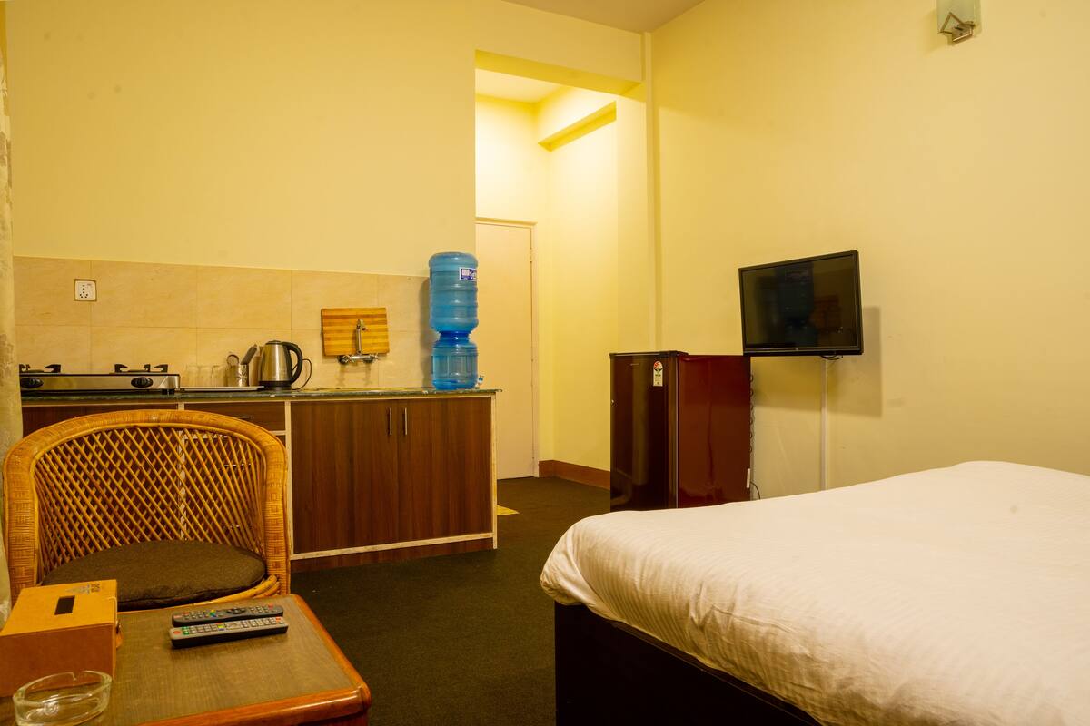 Estúdio básico, 1 cama Queen, cozinha americana | 1 quarto, Wi-Fi de cortesia