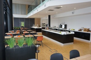 包含每日自助早餐