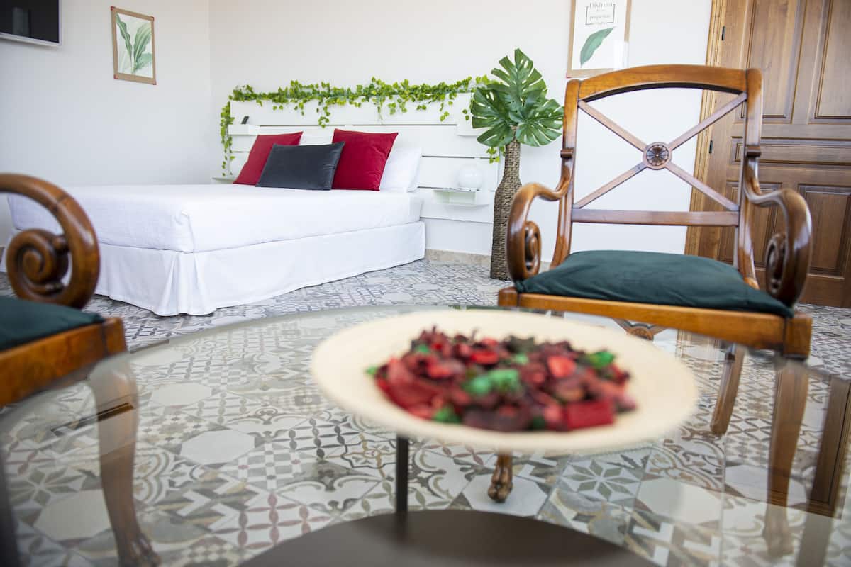 Deluxe-Studiosuite, 1 Schlafzimmer, Hügelblick, Turm | Wohnzimmer
