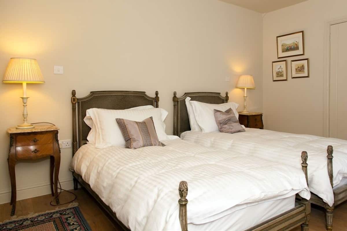 Luxury-Zweibettzimmer, mit Bad, Gartenblick | 1 Schlafzimmer, WLAN
