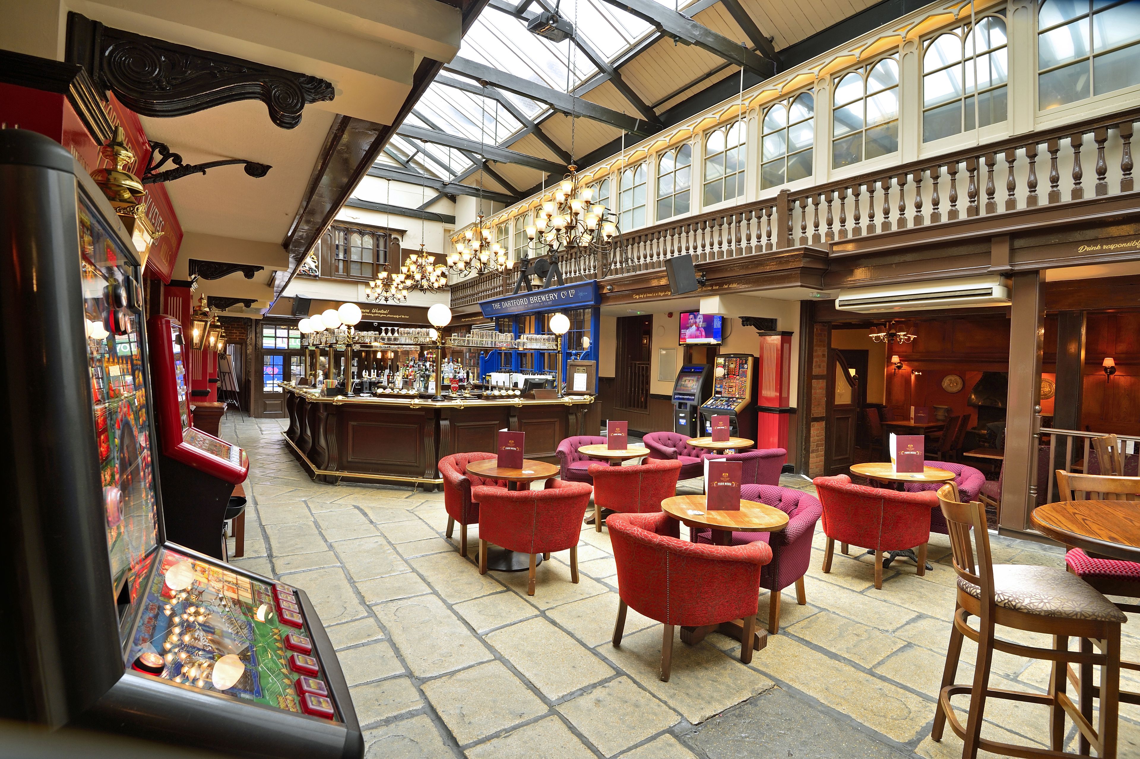 Breakfast, lunch, dinner served; British cuisine 