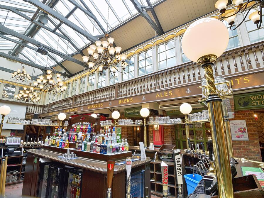 Breakfast, lunch, dinner served; British cuisine