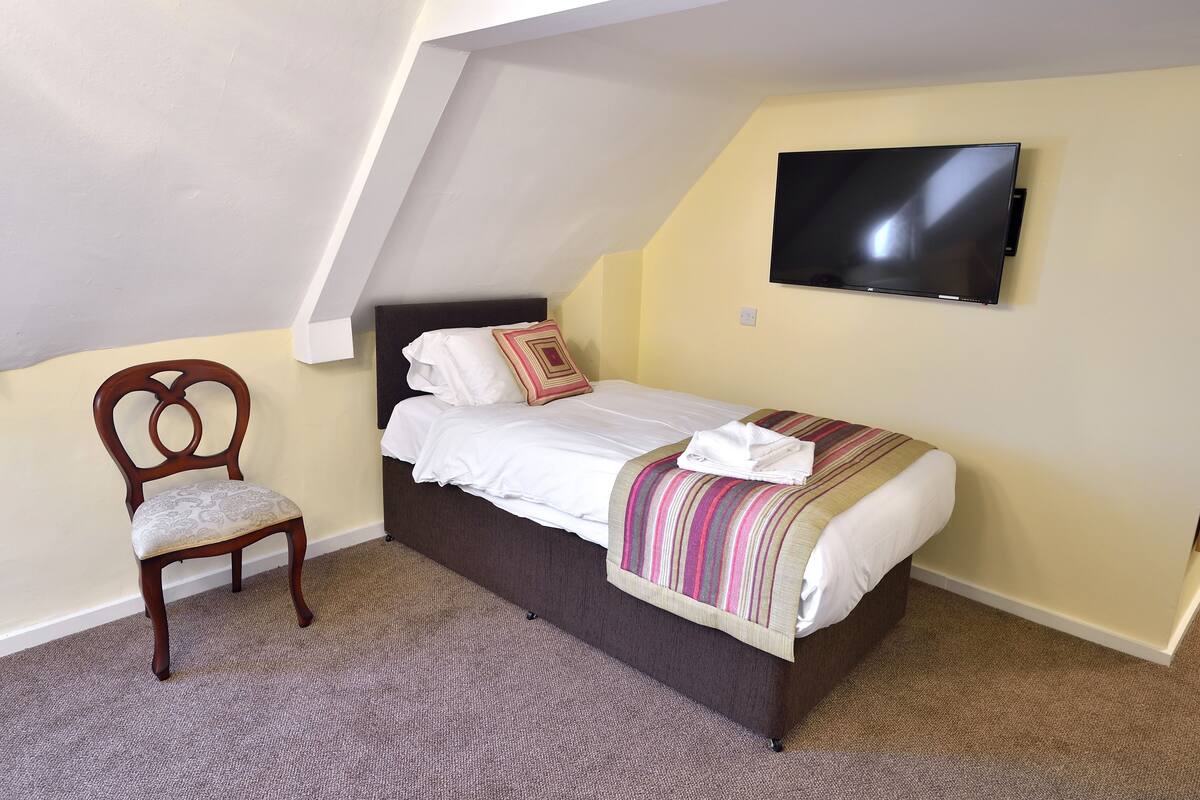 Desk, iron/ironing board (on request), free WiFi, bed sheets