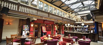 皇家維多利亞及布爾酒店