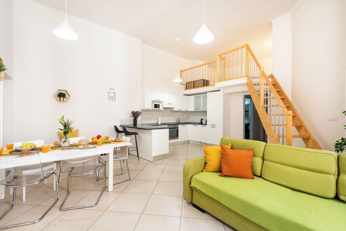 Family Apartment, 2 Bedrooms, Kitchen, Mezzanine (Apt 3) | In-room dining