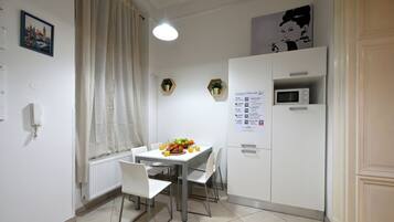 Gallery Apartment, 2 Bedrooms, Private Bathroom, Mezzanine (Apt 1) | Private kitchen | Coffee/tea maker, fridge, oven, stovetop