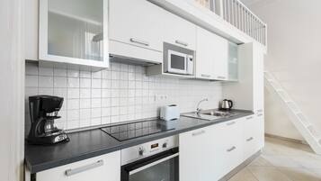 Departamento superior, 2 habitaciones, Terraza, mezzanine (Apt 2) | Cocina privada | Refrigerador, horno, parrilla de estufa y lavavajillas