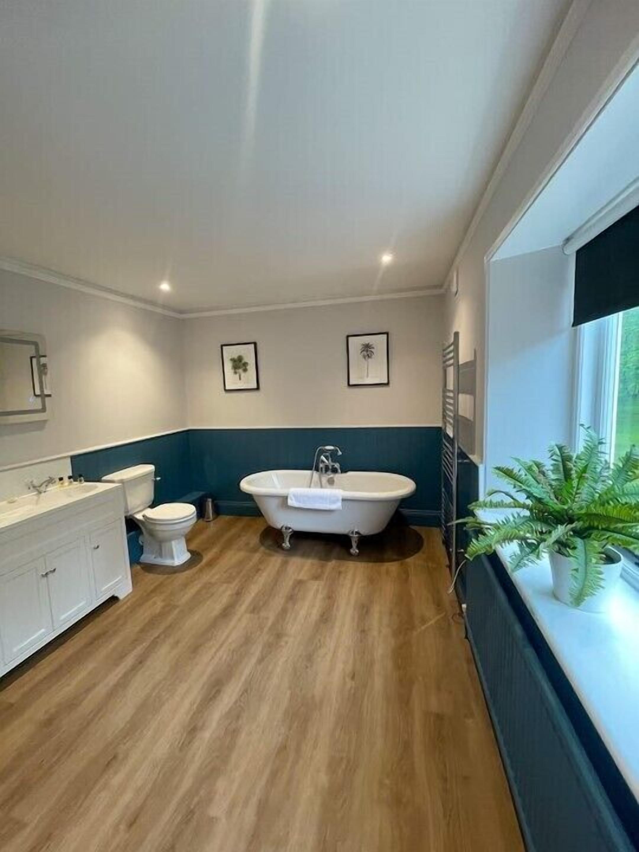 House | Bathroom | Hair dryer, towels