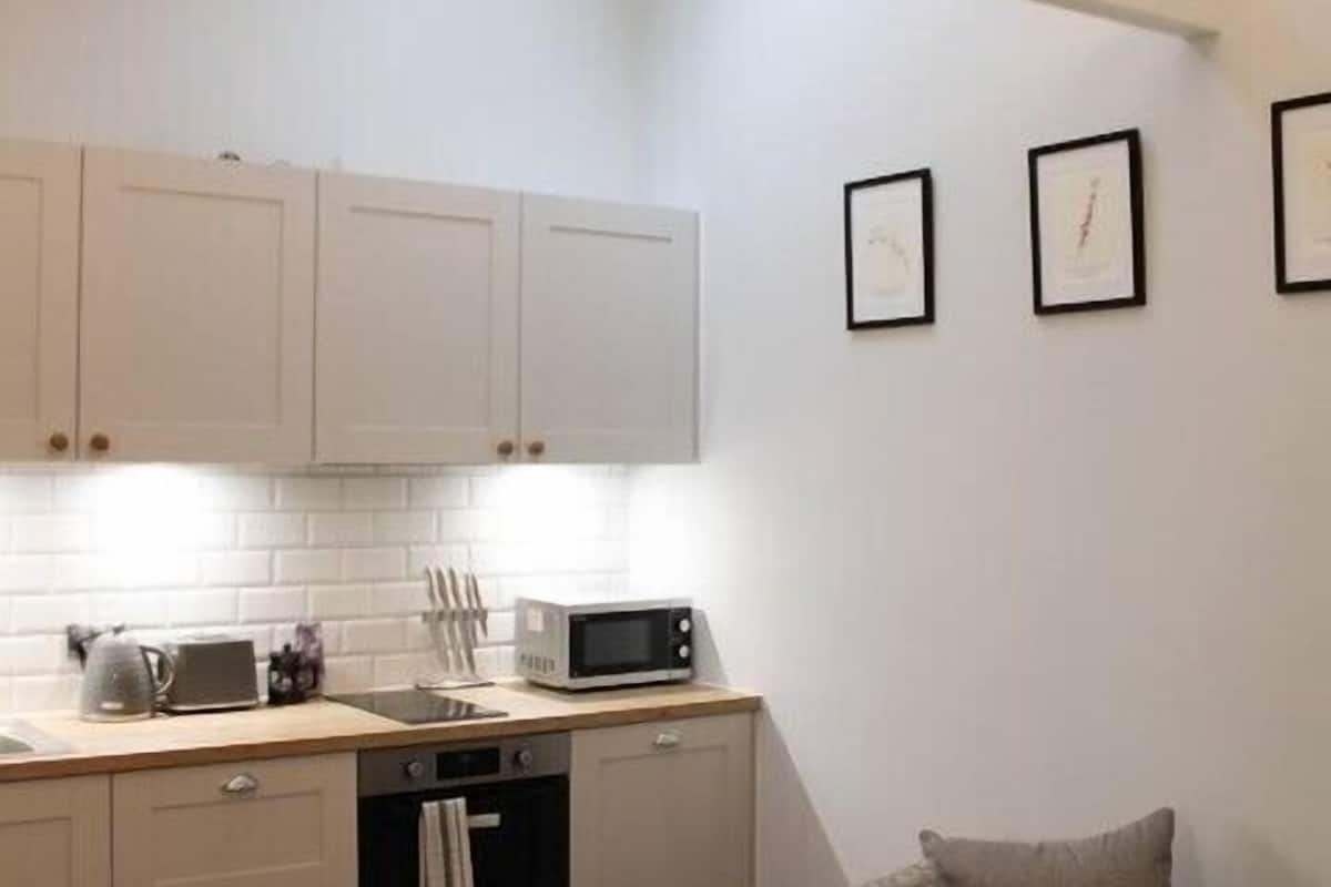 peony cottage | private kitchen