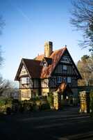 House | 1 bedroom, in-room safe, free WiFi, bed sheets