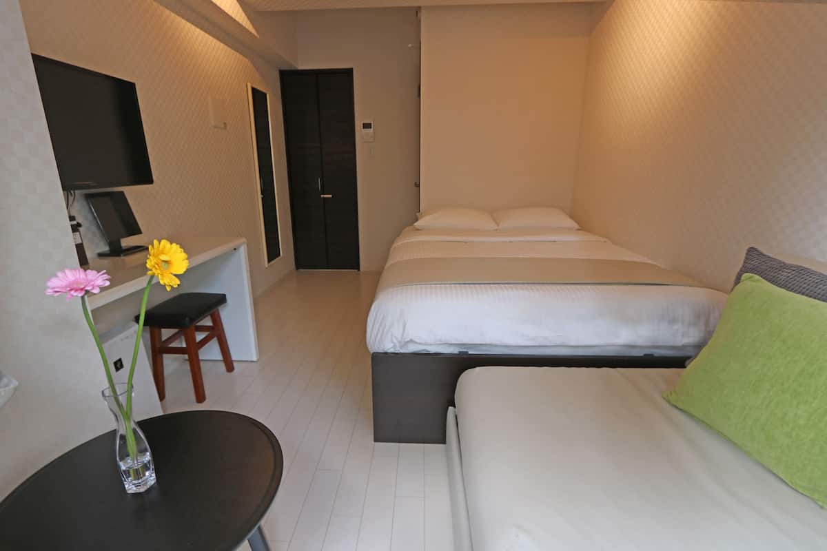 City Room, 1 Double Bed with Sofa bed, Kitchen | Premium bedding, desk, iron/ironing board, free WiFi