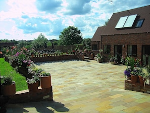Property grounds - Church Farm Barns (Stratford-upon-Avon)