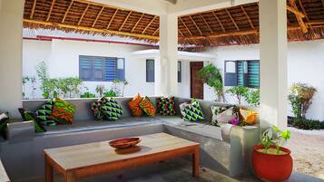 Coin salon dans le hall