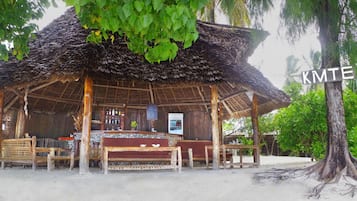 Breakfast, lunch, dinner served; local and international cuisine