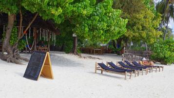 Accommodatie ligt op het strand, wit zand