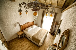 Standard Tek Büyük Yataklı Oda | Minibar, ses yalıtımı, ütü/ütü masası, ücretsiz kablosuz İnternet
