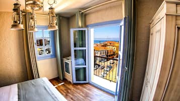 Deluxe Double Room, Sea View with French Balcony | 1 bedroom, minibar, soundproofing, iron/ironing board