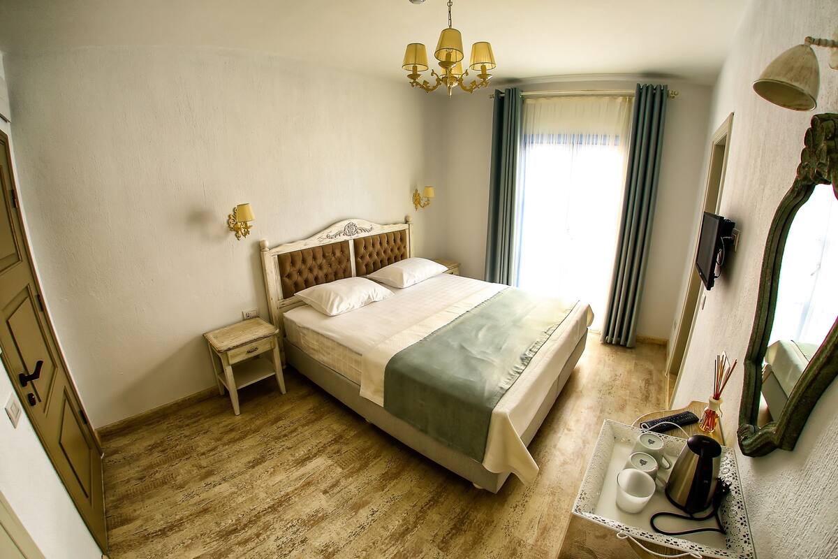 Standard Tek Büyük Yataklı Oda | Minibar, ses yalıtımı, ütü/ütü masası, ücretsiz kablosuz İnternet