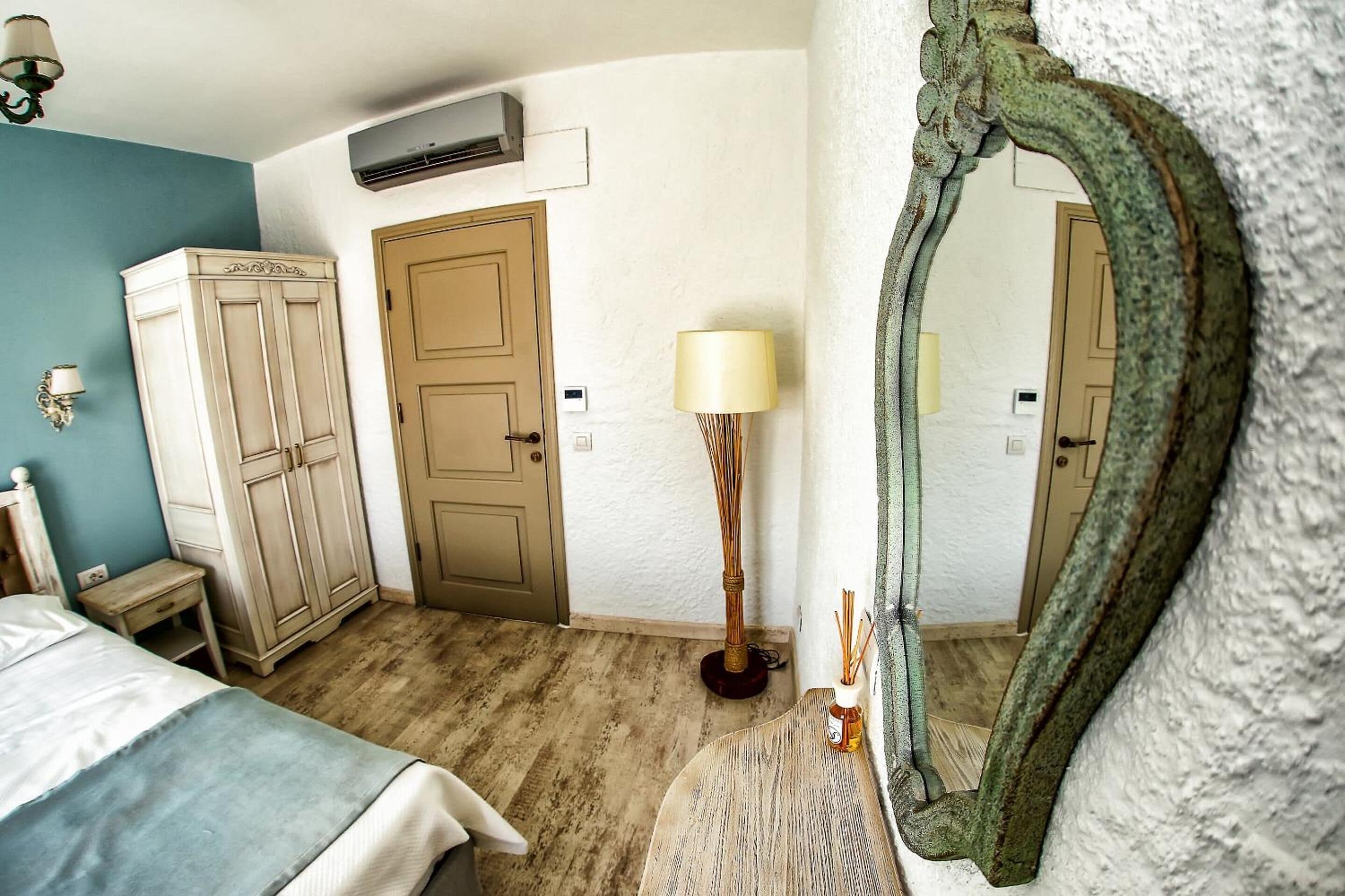 standard double room | minibar, soundproofing, iron/ironing board, free wifi