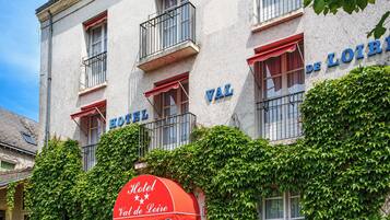 Mặt tiền nơi lưu trú