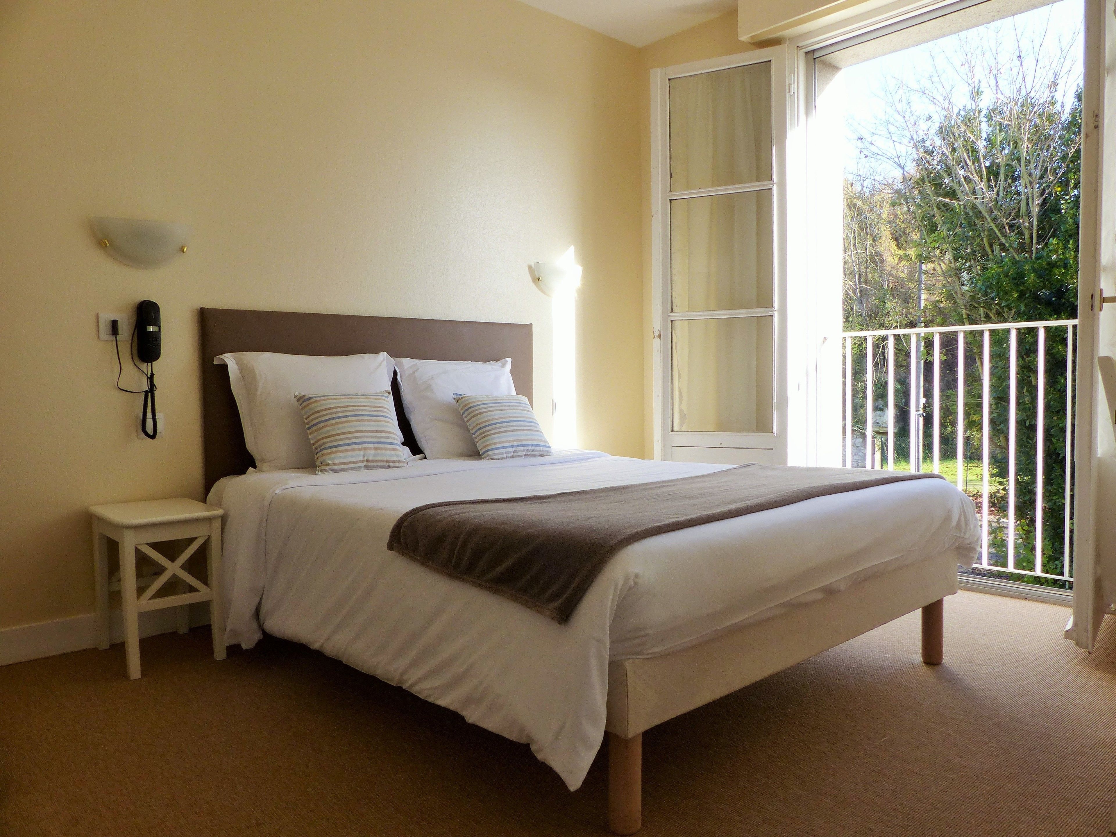 double room | individually decorated, individually furnished, desk