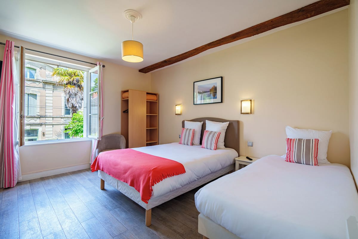 Triple Room | Individually decorated, individually furnished, desk