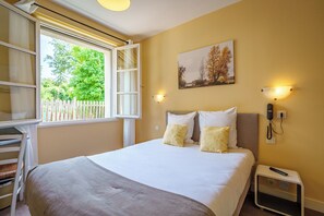 Single Room | Individually decorated, individually furnished, desk - Hôtel Val De Loire (Azay-le-Rideau)