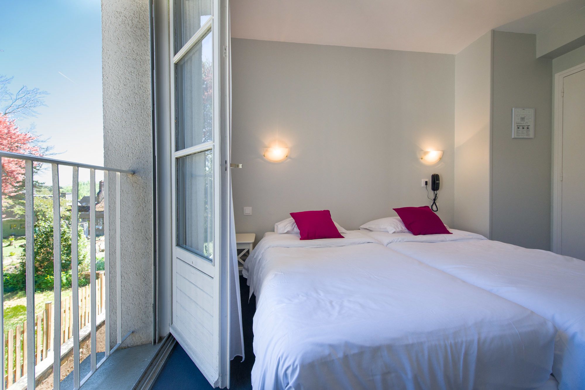 twin room | individually decorated, individually furnished, desk