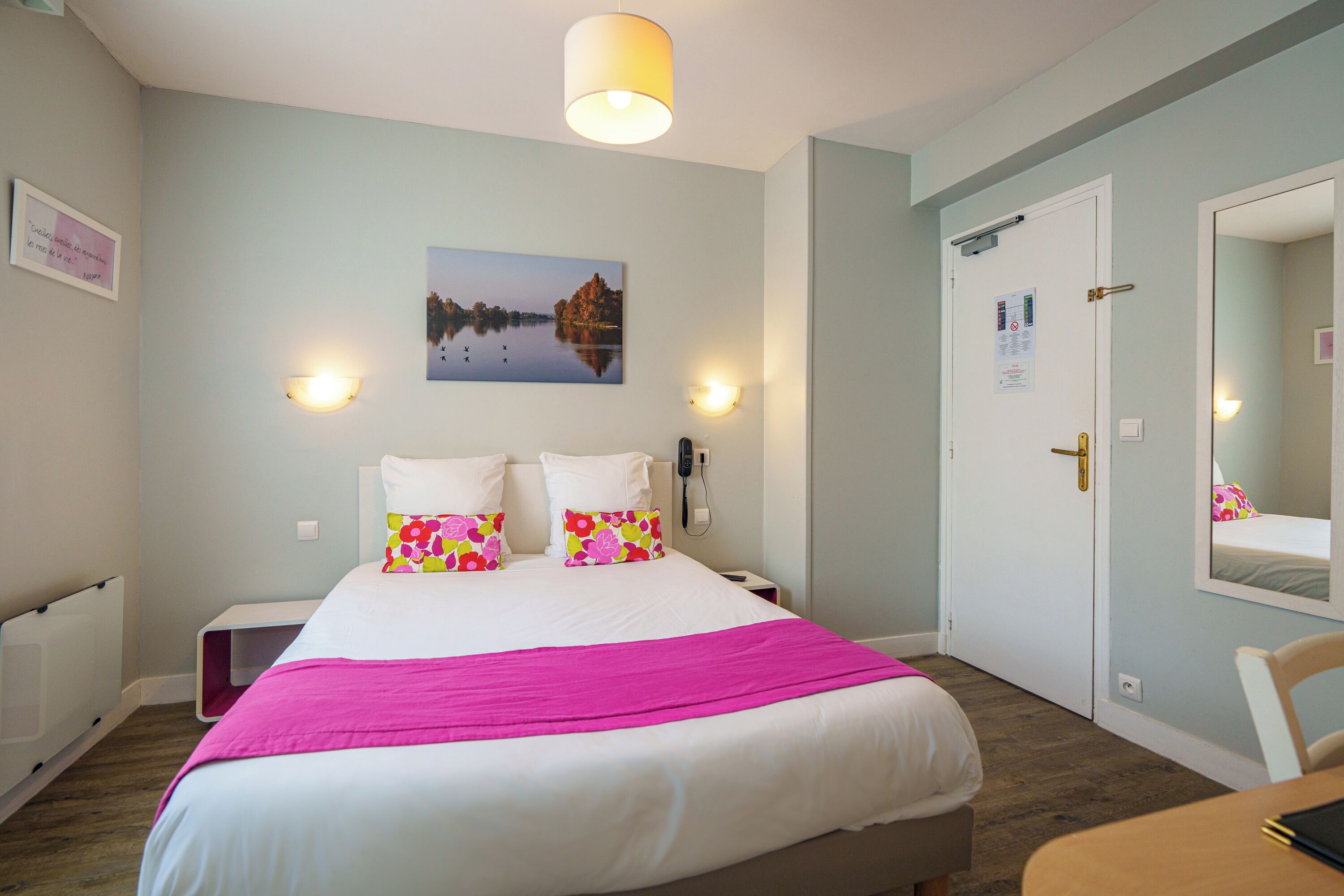 double room | individually decorated, individually furnished, desk