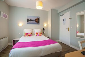 Double Room | Individually decorated, individually furnished, desk - Hôtel Val De Loire (Azay-le-Rideau)
