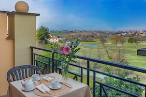 Breakfast and dinner served, local cuisine