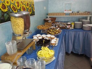 Tägliches Frühstücksbuffet gegen Gebühr