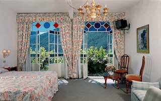 Down comforters, in-room safe, individually furnished, desk