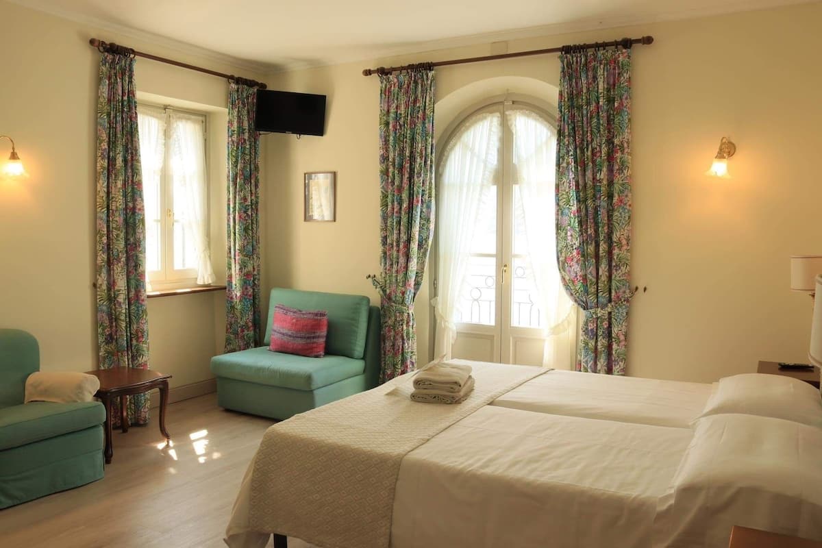 down duvets, in-room safe, individually furnished, desk