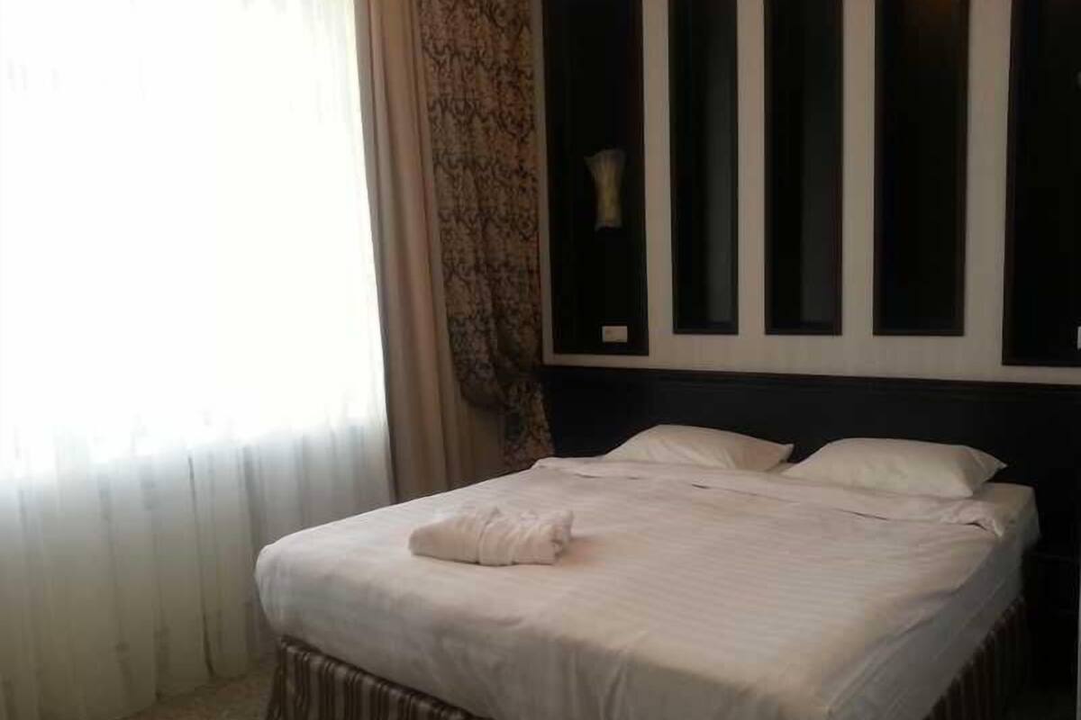Minibar, in-room safe, desk, iron/ironing board (on request)