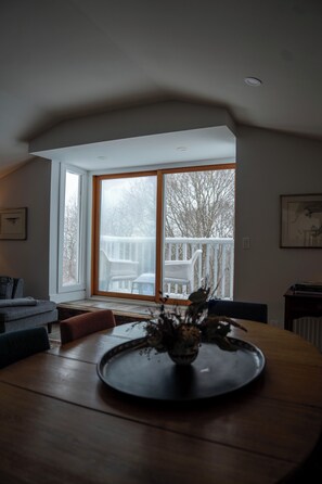 Luxurious Two BR Apt River View NOTL