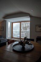 ラグジュアリー スイート 2 ベッドルーム リバービュー | 高級寝具、客室ごとに異なる装飾、デスク、遮光カーテン