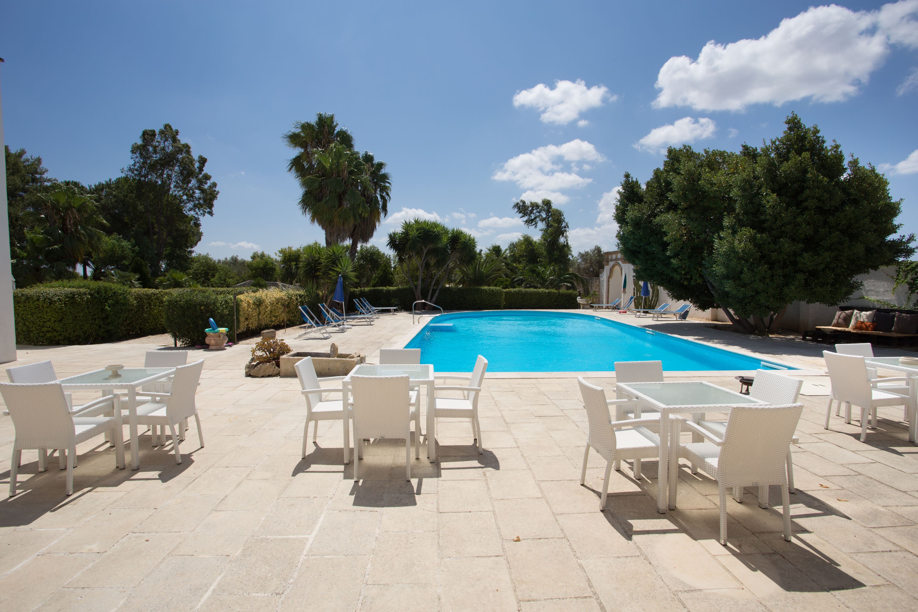 屋外プール、サンラウンジャー