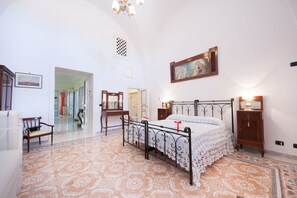 Premium bedding, memory foam beds, in-room safe, blackout drapes - Agriturismo Villantica (Tuglie)