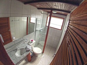 Standard Double Room, 1 Double Bed, Lanai | Bathroom | Shower, towels, soap, toilet paper - Pousada Barracuda (Tibau do Sul)