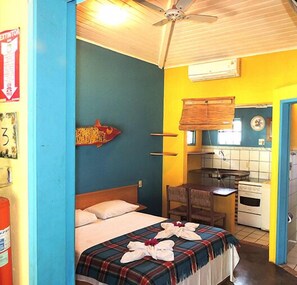 Minibar, wifi gratis y ropa de cama
