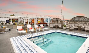 Rooftop pool - Inn at the Pier Pismo Beach, Curio Collection by Hilton (Pismo Beach)