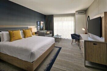 In-room safe, desk, iron/ironing board, free WiFi
